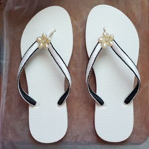 💍👀 flip flops 🌊